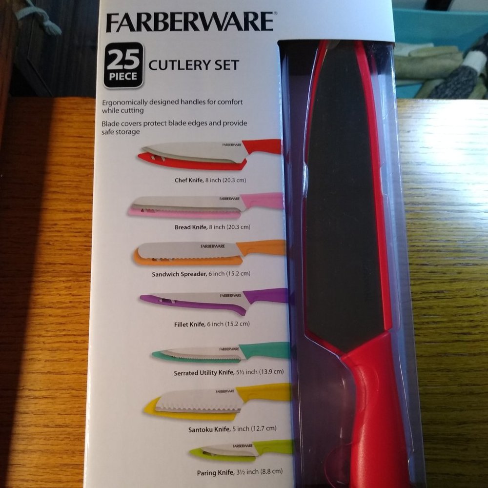 Farberware 25 piece cutlery set- Colorful!!